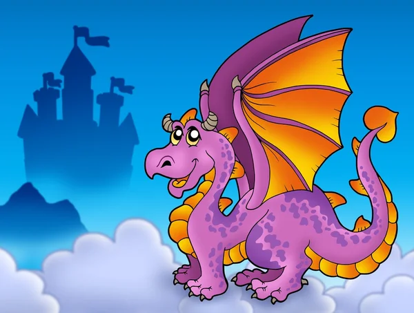 Большой фиолетовый дракон возле замка — стоковое фото