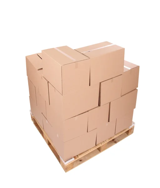 Scatole di cartone su tavolozza di legno — Foto Stock