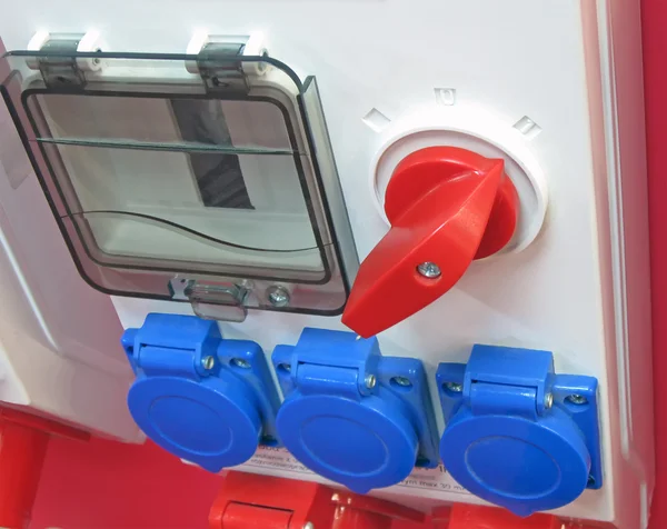 Interruptor vermelho, conceito de botões azuis — Fotografia de Stock