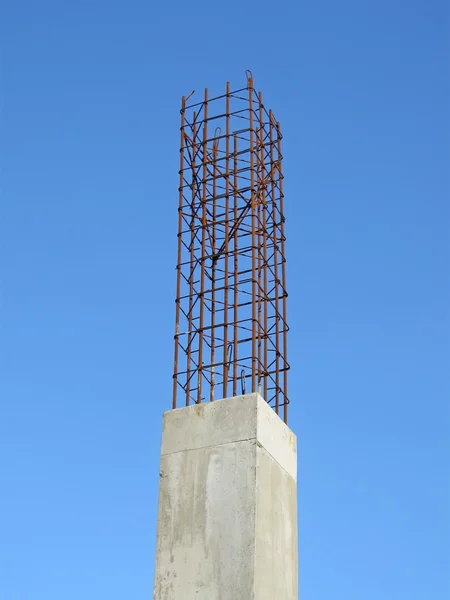 Zrezivělé kovové konstrukce, cementu — Stock fotografie