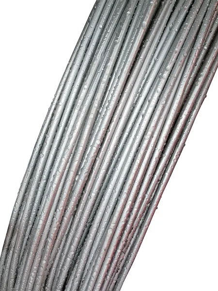 Metall kabel bulk, vatten droppar, konstruera — Stockfoto