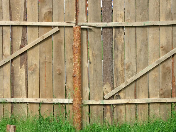 木製パインツリー フェンス建設 — ストック写真