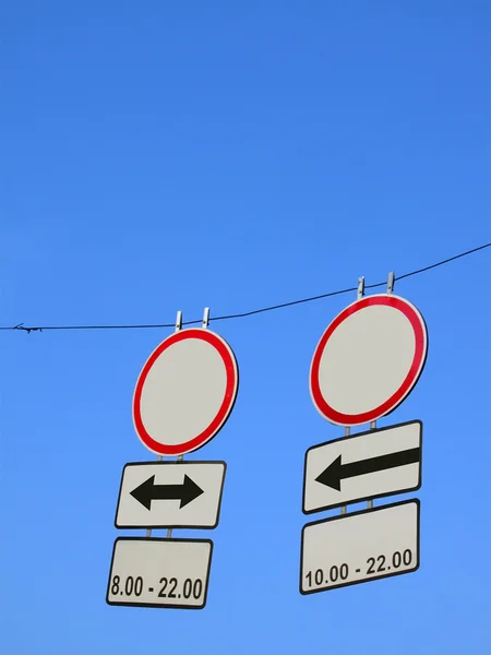 Yol zaman bilgi işareti mavi gökyüzü — Stok fotoğraf