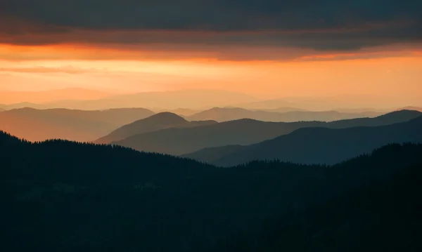 Svítání v horách — Stock fotografie