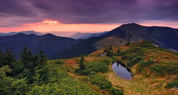 Dawn in mountains — Stock Photo, Image