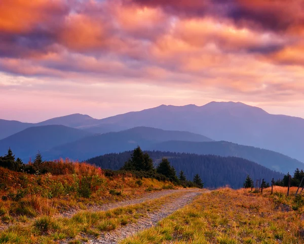 Dawn in mountains — Stock Photo, Image