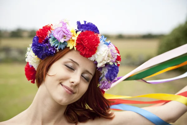 Slav girl with wreath at field — Stock Photo, Image