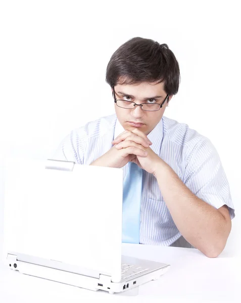 Молодий бос з білим ноутбуком . — стокове фото