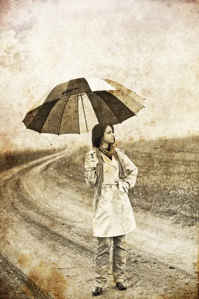 Girl with umbrella at field. Photo in old image style. — Stock Photo, Image