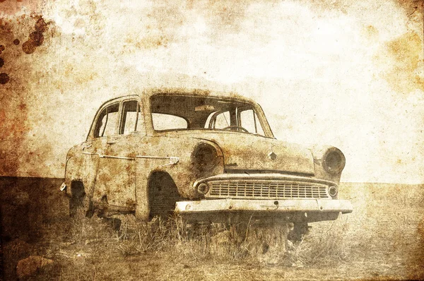 Παλιό αυτοκίνητο στο πεδίο. φωτογραφία στο παλιό στυλ εικόνας. — Φωτογραφία Αρχείου