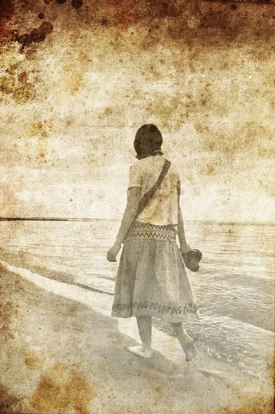Young girl at beach, Photo in old image style. — Stock Photo, Image