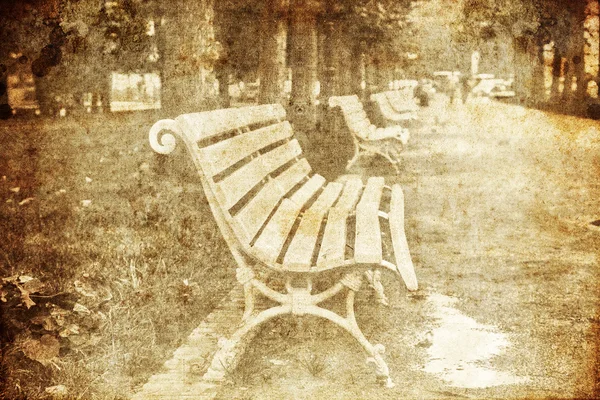 Vista en el banco en el parque. Foto en estilo de imagen antigua . — Foto de Stock