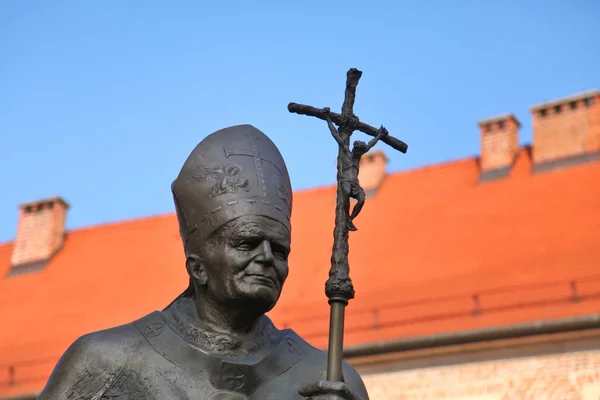 教皇约翰 · 保罗二雕像在波兰的克拉科夫 — 图库照片