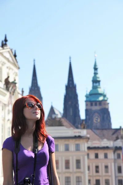 Портрет девушки в Праге, Чехия — стоковое фото