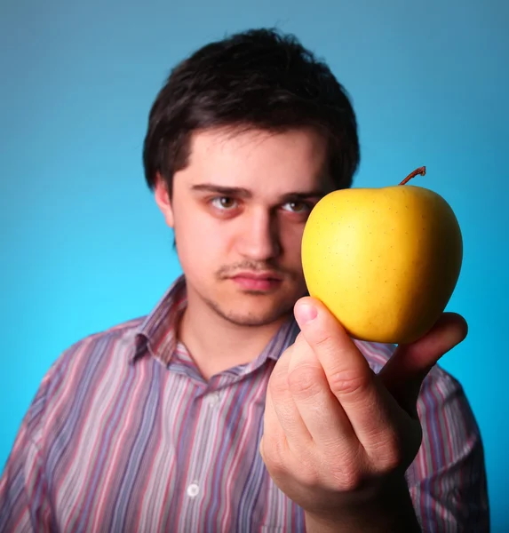 Young men keep yellow apple — Stock Photo, Image