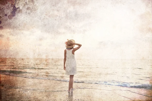 Young beautiful girl on the beach at sunrise. Photo in old colour image sty — Stock Photo, Image