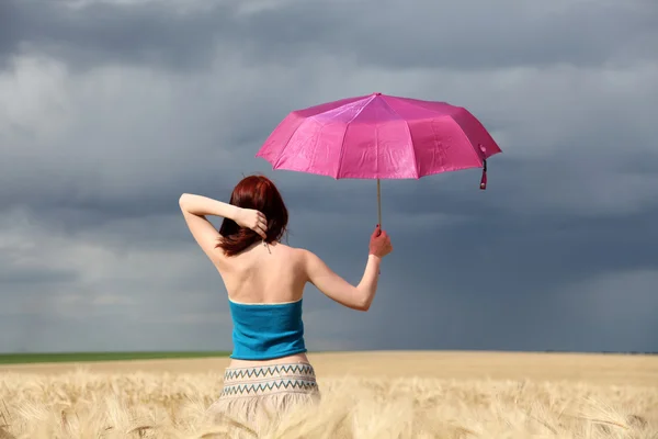 Girl with umbrella at field in rainy day. — Stock Photo, Image