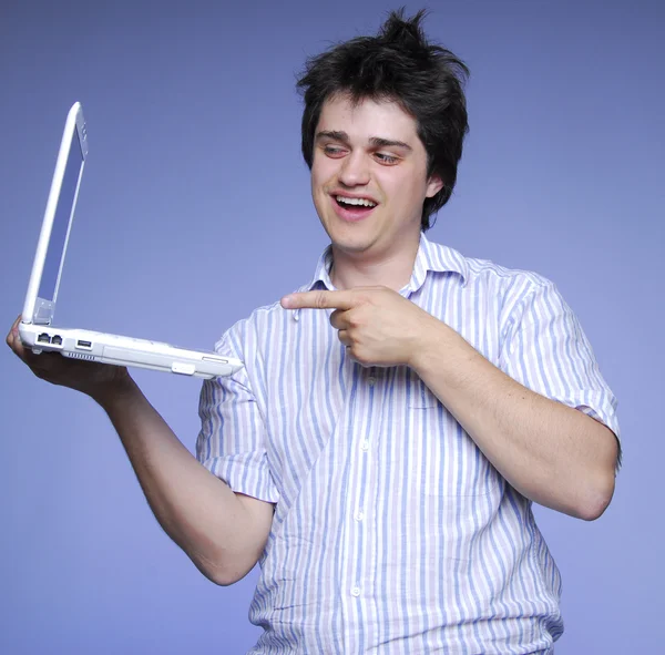 Junge mit weißem Notizbuch. Studioaufnahme — Stockfoto