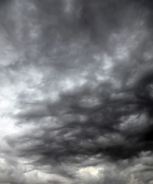 Temné mraky před deštěm — Stock fotografie