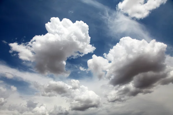 Hermosas nubes de naturaleza abstracta para el fondo —  Fotos de Stock