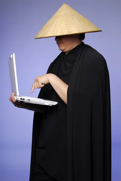 Monk with computer. — Stock Photo, Image