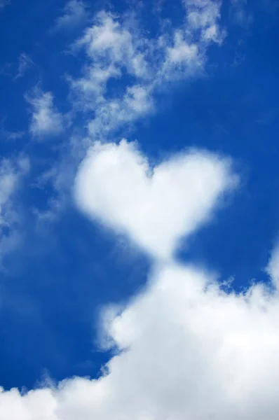 Абстрактное облачное сердце — стоковое фото