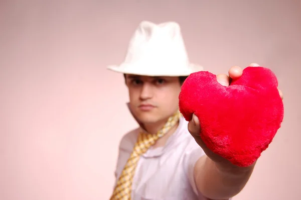 Krásných mužů v čepici se srdcem — Stock fotografie
