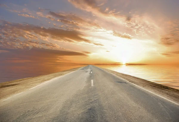 Drumul prin apă până la soare — Fotografie, imagine de stoc