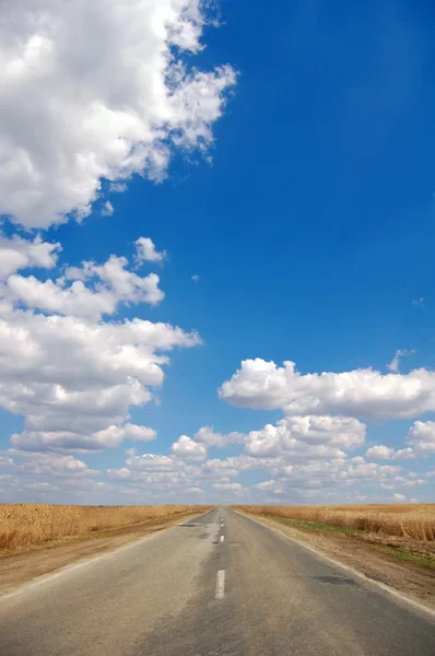 Strada e cielo. Foto di sfondo . — Foto Stock
