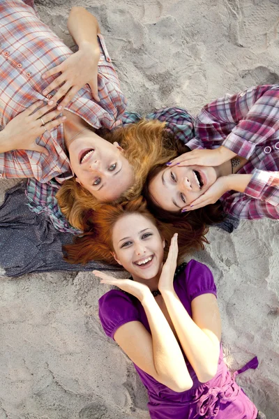 Retrato de tres hermosas chicas . —  Fotos de Stock