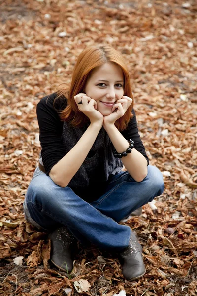 Beautiful red-haired girl in autumn park — Stock Photo, Image
