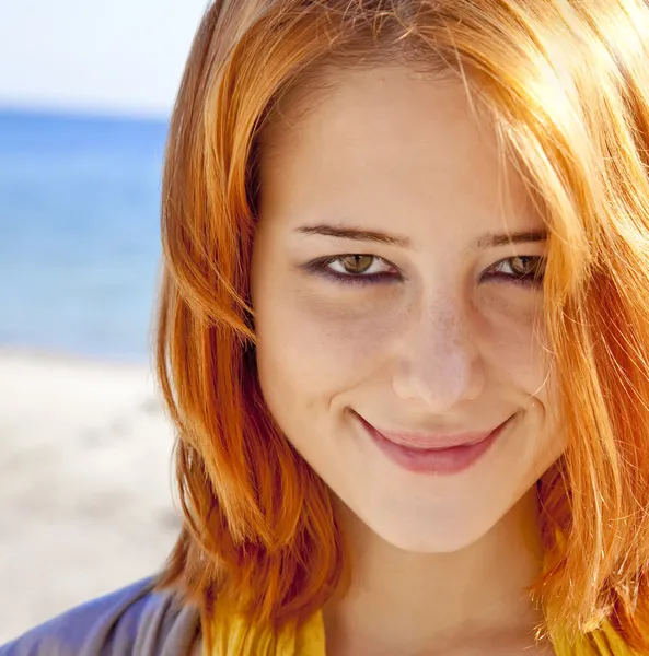 Close-up portrait of red-haired girl at outdoor with blue sea at — Stock Photo, Image