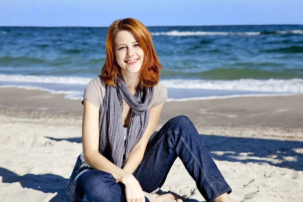 Portrait of happy red-haired girl on the beach. — Stock Photo, Image