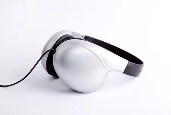 Silberne Kopfhörer isoliert auf weißem Hintergrund — Stockfoto