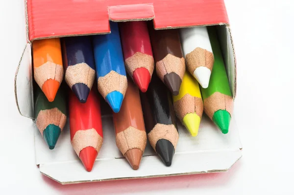 Кольорові олівці в коробці — стокове фото