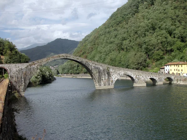 Ponte della Maddalena over de Serchio — Stockfoto
