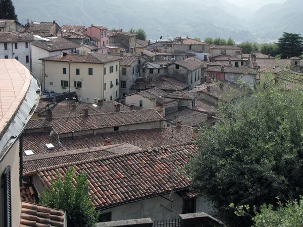 Barga - uma pequena cidade na Toscana — Fotografia de Stock