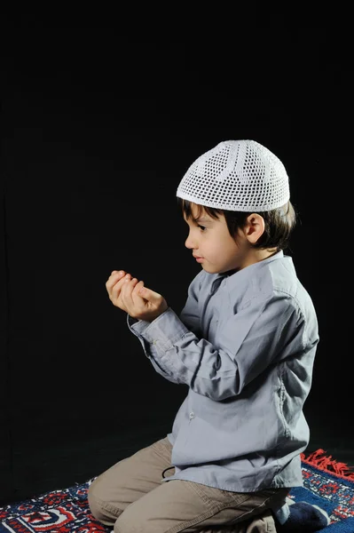 Muslim kid — Stock Photo, Image