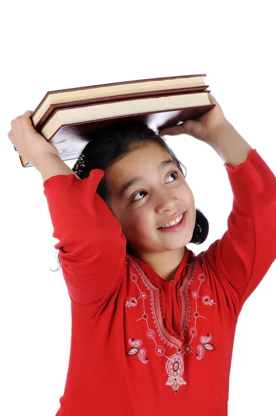 Kislány rövid idő tárolás a könyvek gondolkodás — Stock Fotó