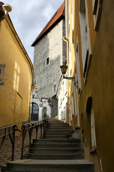 Старая Таллиннская улица, Эстония — стоковое фото