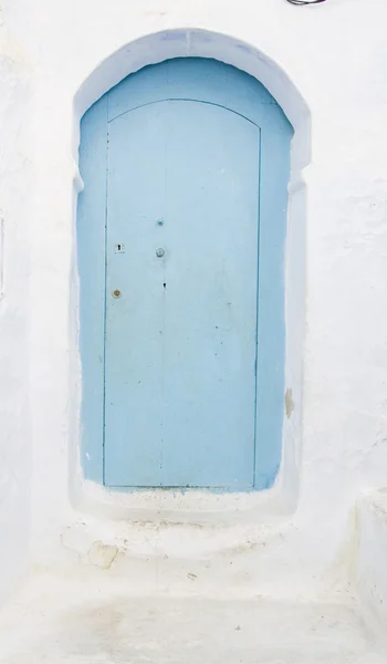 Molto antica porta di legno del Marocco — Foto Stock
