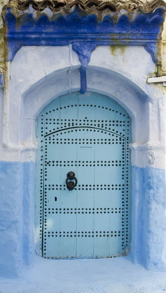 Molto antica porta di legno del Marocco — Foto Stock