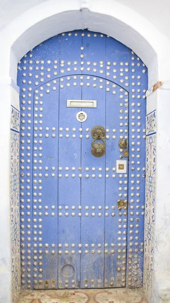 Porta de madeira muito antiga de Marrocos — Fotografia de Stock