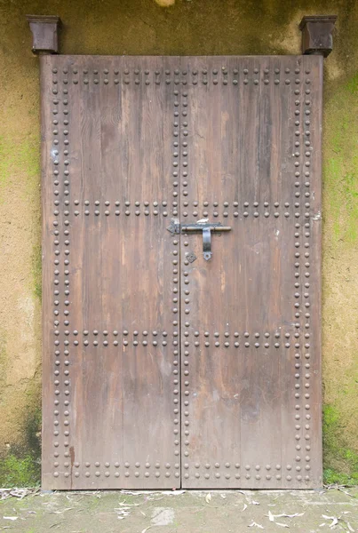 摩洛哥的非常老的木质门 — 图库照片