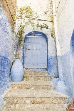 tipik sokakta: chefchaouen