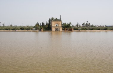 Pavilion on menara bahçeleri Havzası, marrakech, Fas