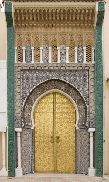Fes, 로얄 팰리스의 문 있는 황금 문 — 스톡 사진