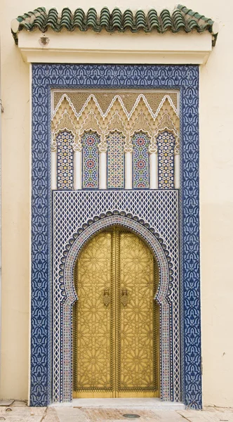 Porta dourada em Fes, porta do palácio real — Fotografia de Stock