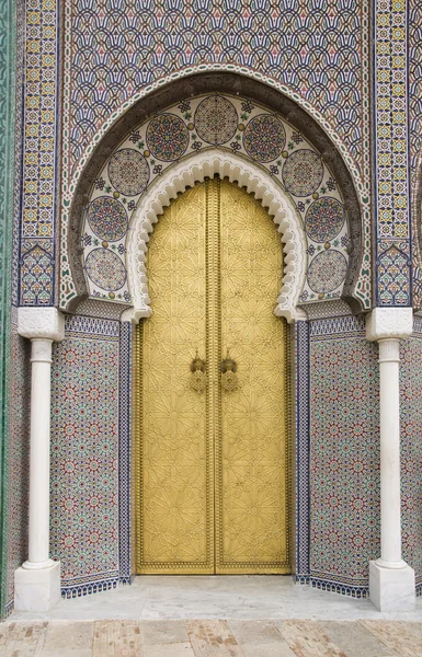 Золотая дверь в Фес, дверь Королевского дворца — стоковое фото
