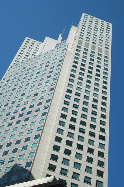 Torre de escritório — Fotografia de Stock